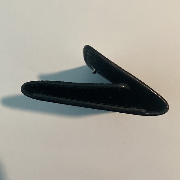 Louis Vuitton 6 key Holder - Picture 5 of 8